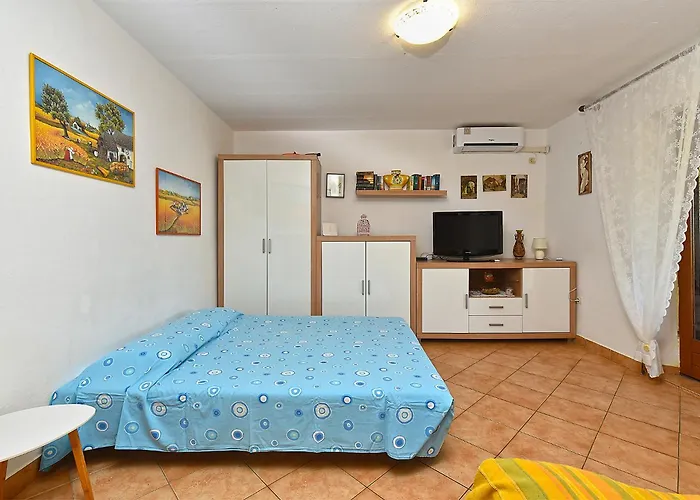 아파트 Suzi 2381 페로이